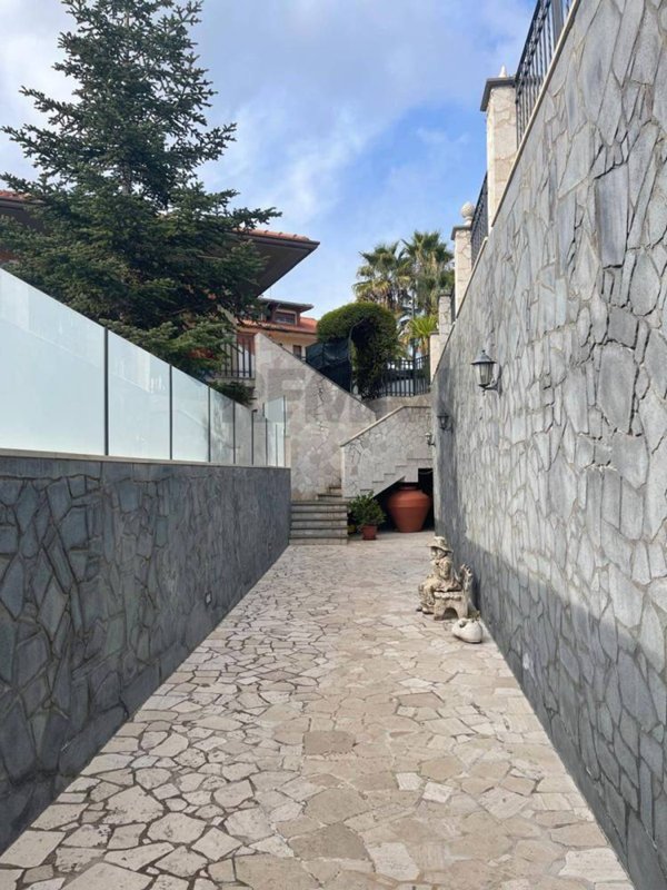 casa indipendente in vendita a Gravina di Catania