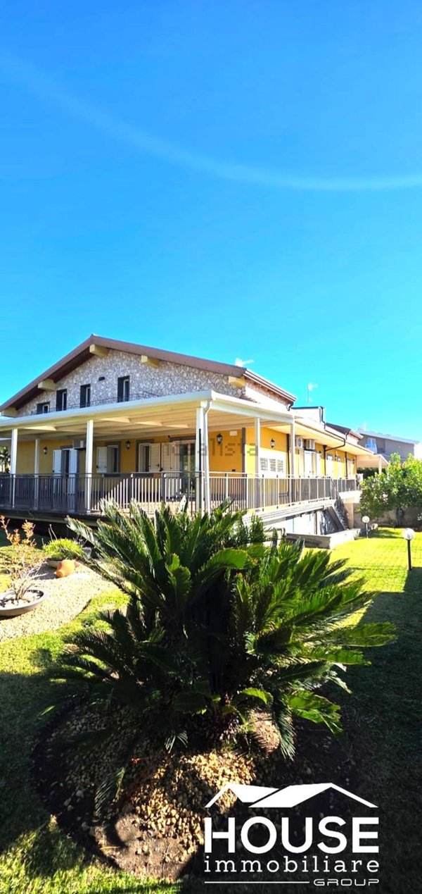 casa indipendente in vendita a Gravina di Catania