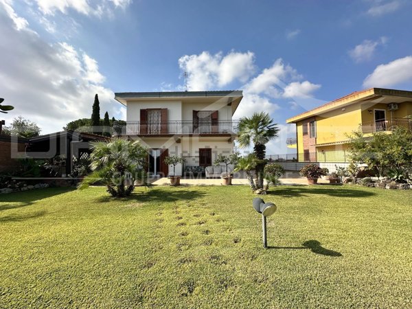 casa indipendente in vendita a Gravina di Catania