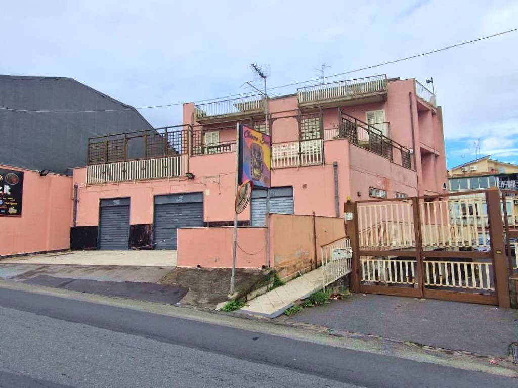 negozio in vendita a Gravina di Catania