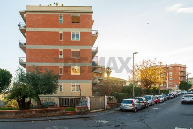 locale commerciale in vendita a Gravina di Catania