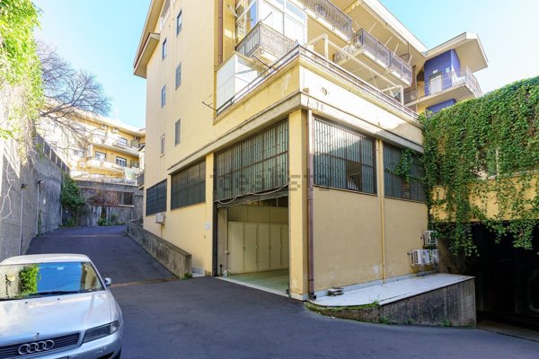 negozio in vendita a Gravina di Catania