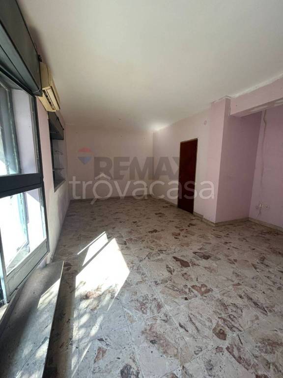 negozio in vendita a Gravina di Catania