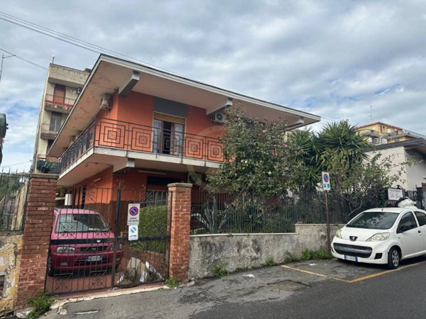 intera palazzina in vendita a Gravina di Catania in zona Fasano