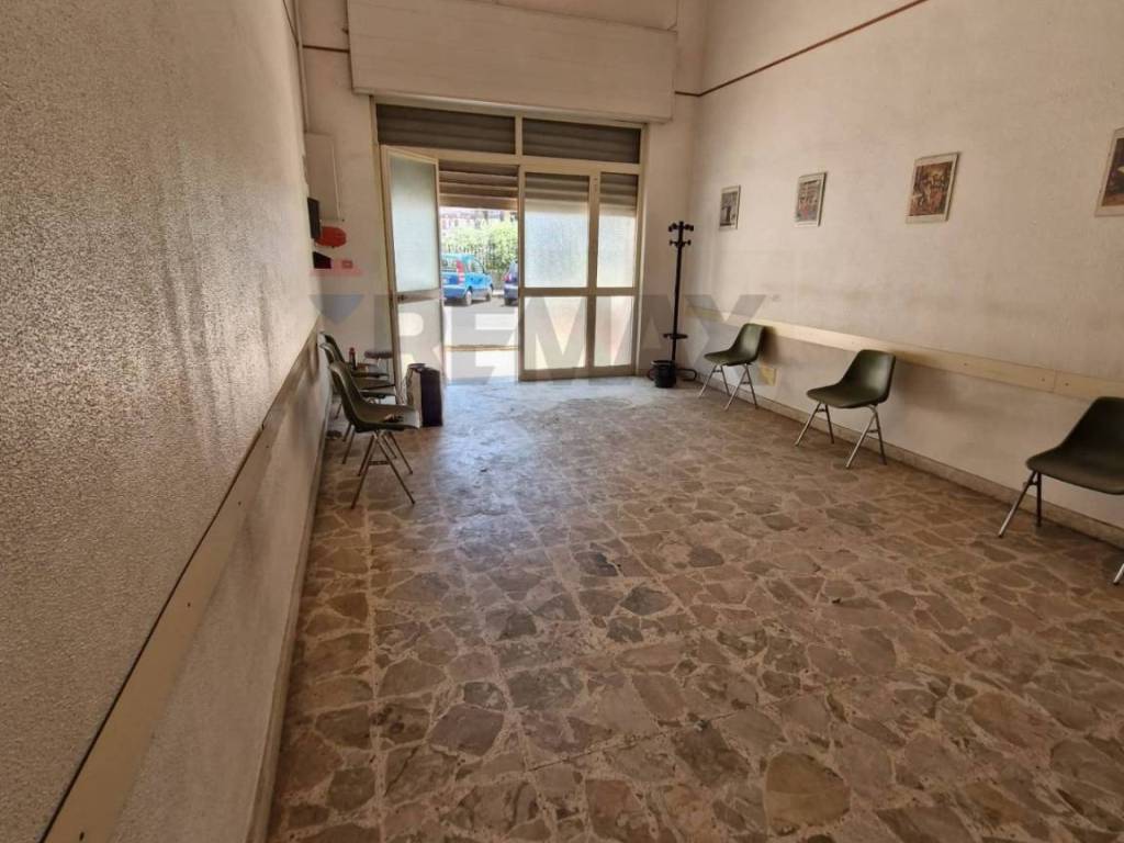 negozio in vendita a Gravina di Catania