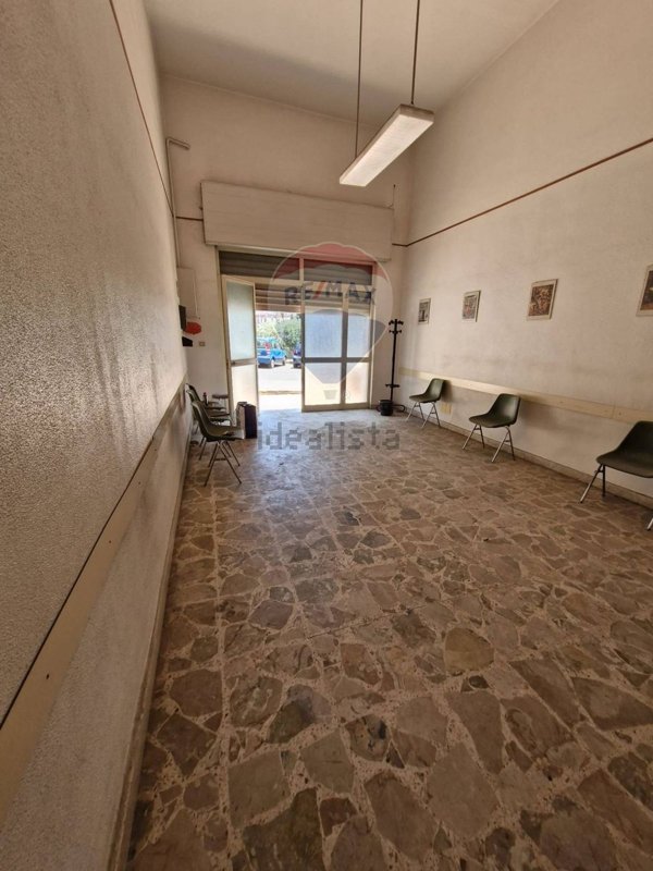 negozio in vendita a Gravina di Catania