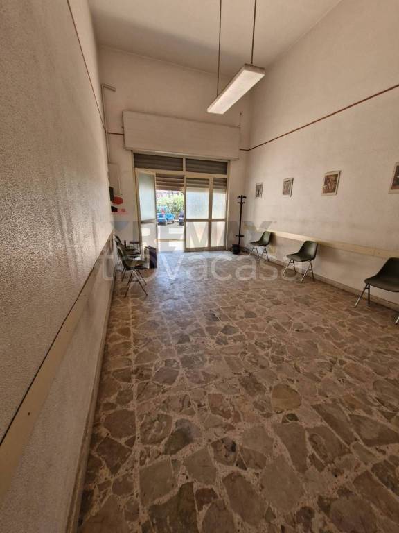 negozio in vendita a Gravina di Catania
