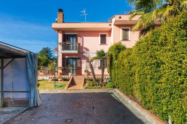 casa indipendente in vendita a Gravina di Catania