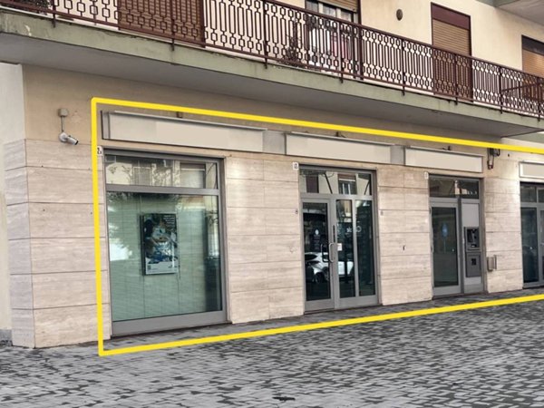 negozio in vendita a Gravina di Catania