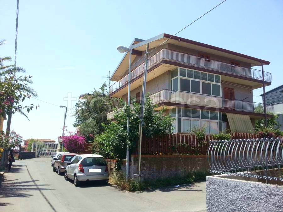casa indipendente in vendita a Gravina di Catania