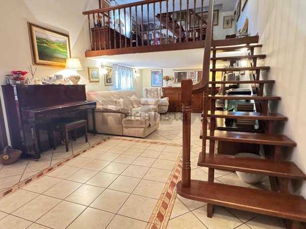 casa indipendente in vendita a Gravina di Catania