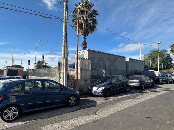 locale commerciale in vendita a Gravina di Catania