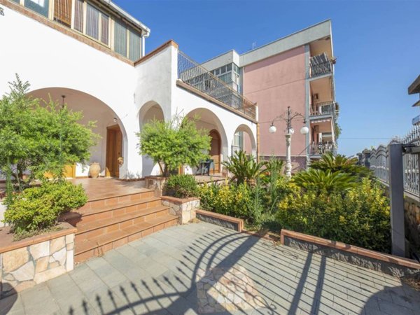 casa indipendente in vendita a Gravina di Catania