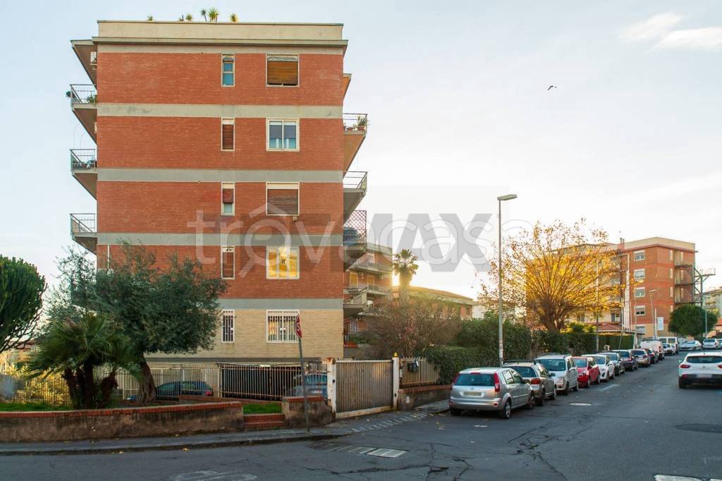 negozio in vendita a Gravina di Catania