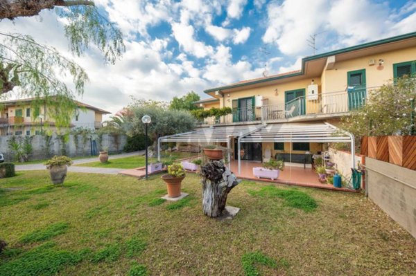 casa indipendente in vendita a Gravina di Catania