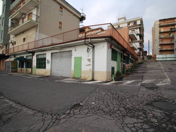 negozio in vendita a Gravina di Catania