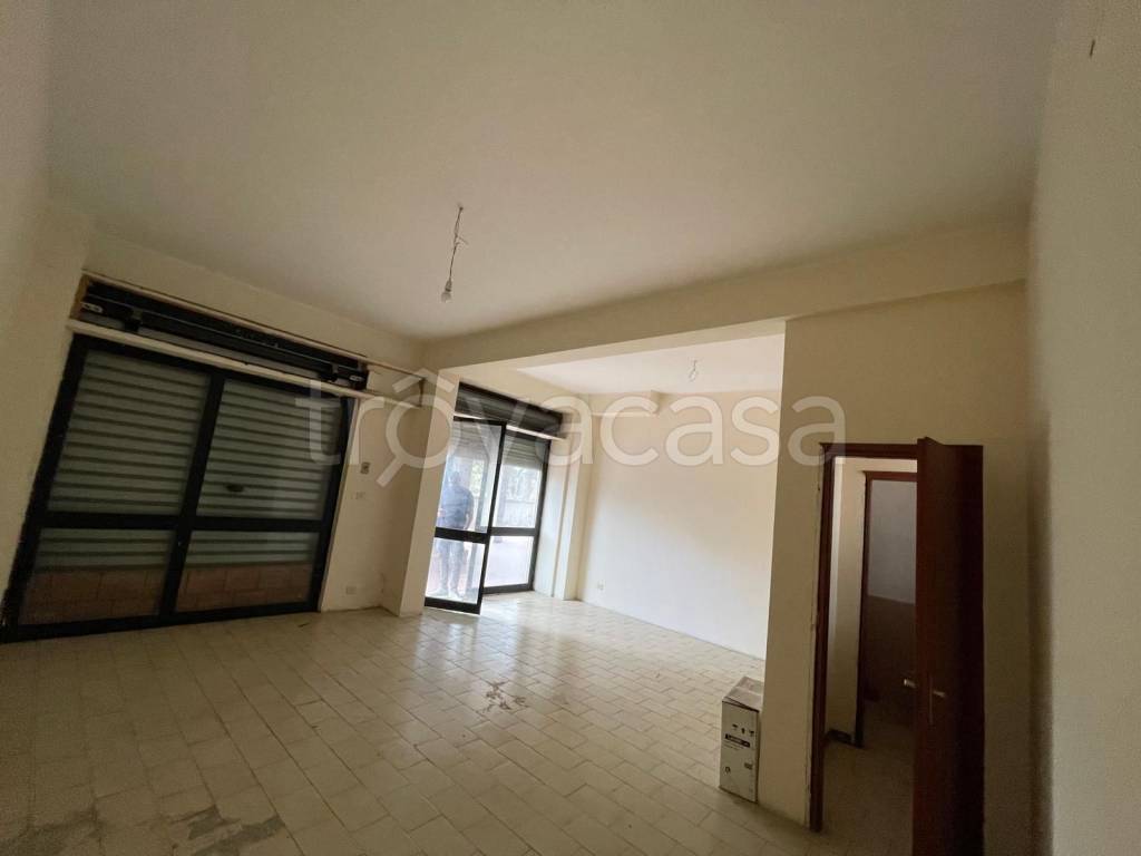 negozio in vendita a Gravina di Catania