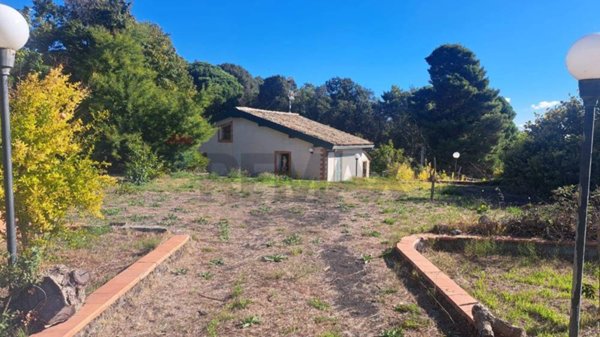 casa indipendente in vendita a Gravina di Catania