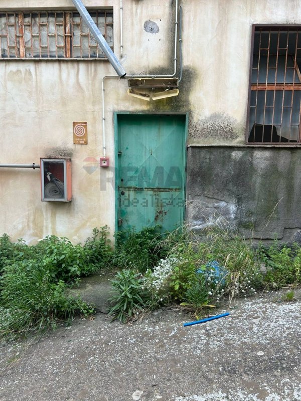 negozio in vendita a Gravina di Catania