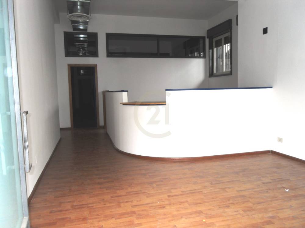 locale di sgombero in vendita a Gravina di Catania