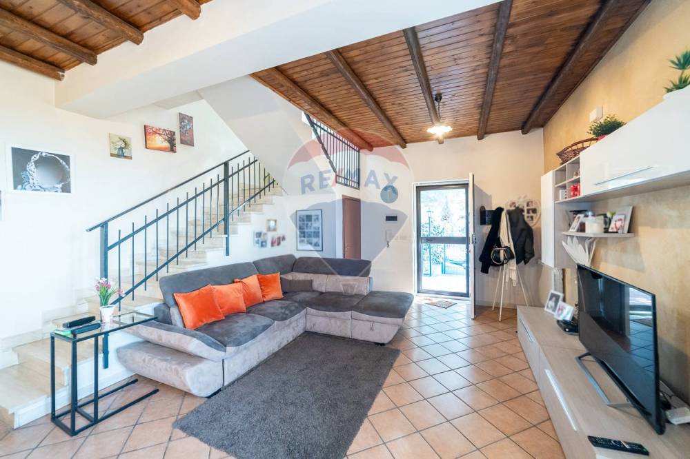 casa indipendente in vendita a Gravina di Catania