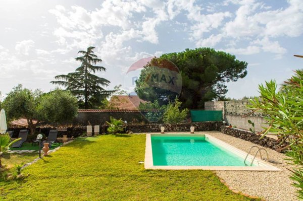 casa indipendente in vendita a Gravina di Catania