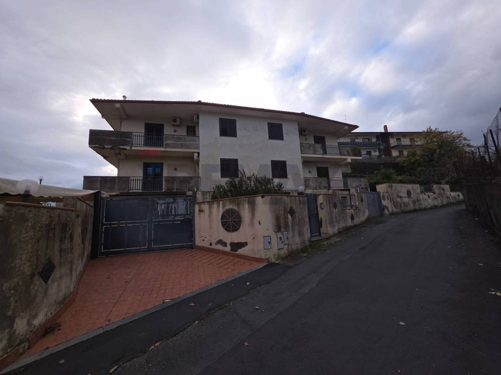 casa indipendente in vendita a Gravina di Catania