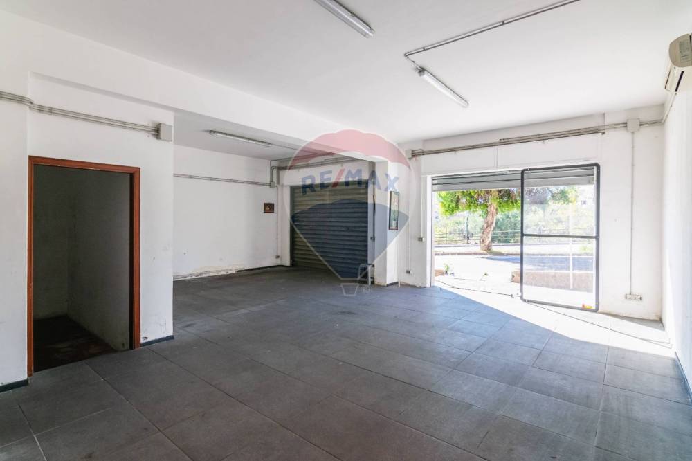 locale commerciale in vendita a Gravina di Catania