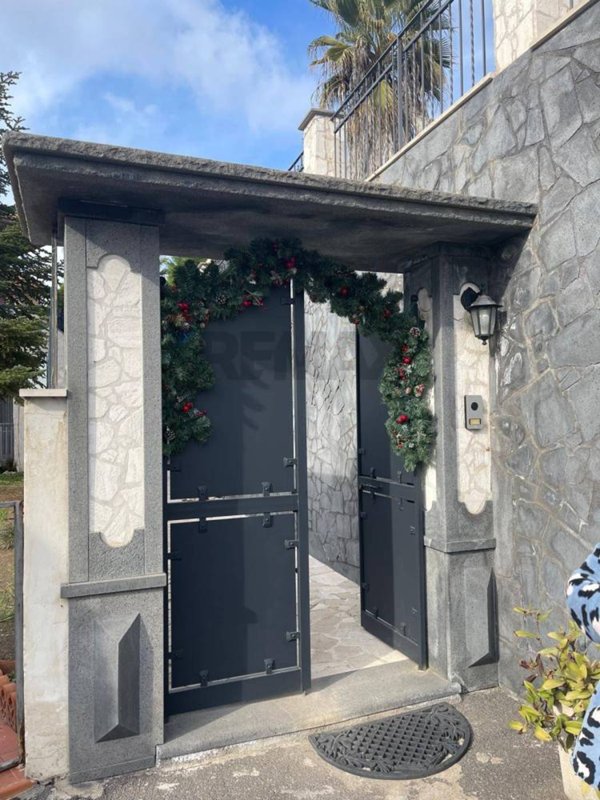 casa indipendente in vendita a Gravina di Catania