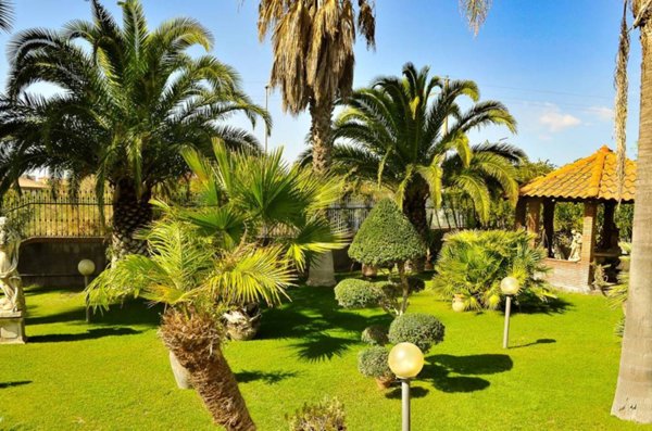 casa indipendente in vendita a Gravina di Catania