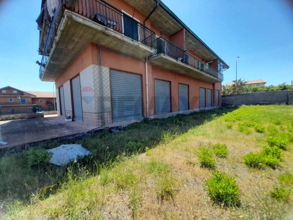 locale commerciale in vendita a Gravina di Catania