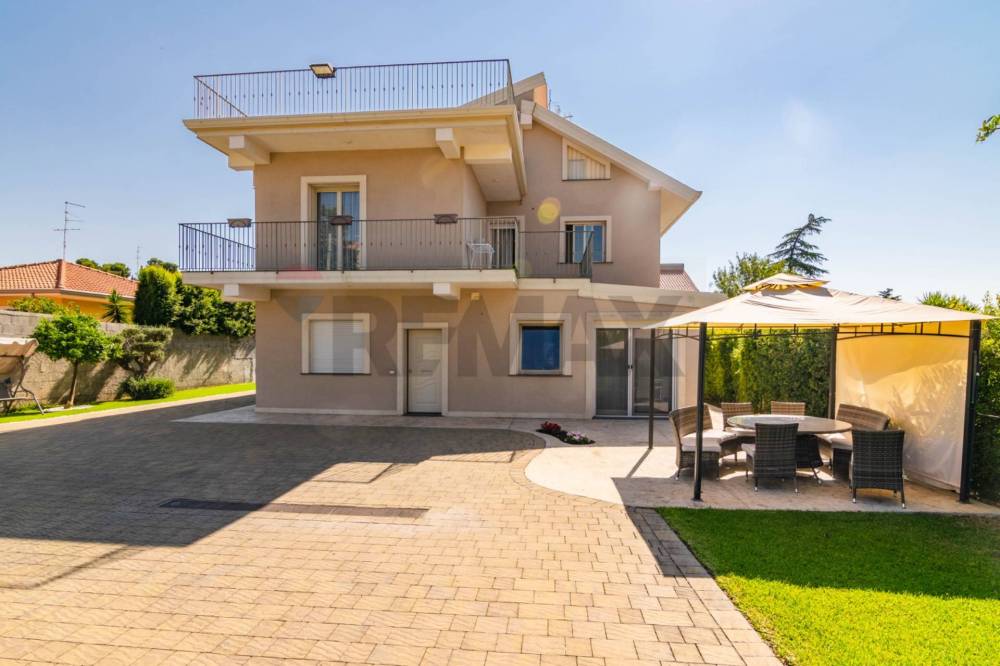 casa indipendente in vendita a Gravina di Catania