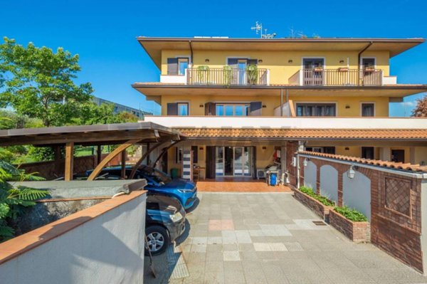 casa indipendente in vendita a Gravina di Catania