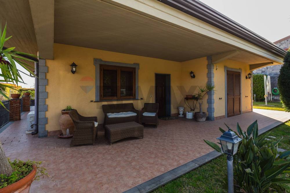 casa indipendente in vendita a Gravina di Catania