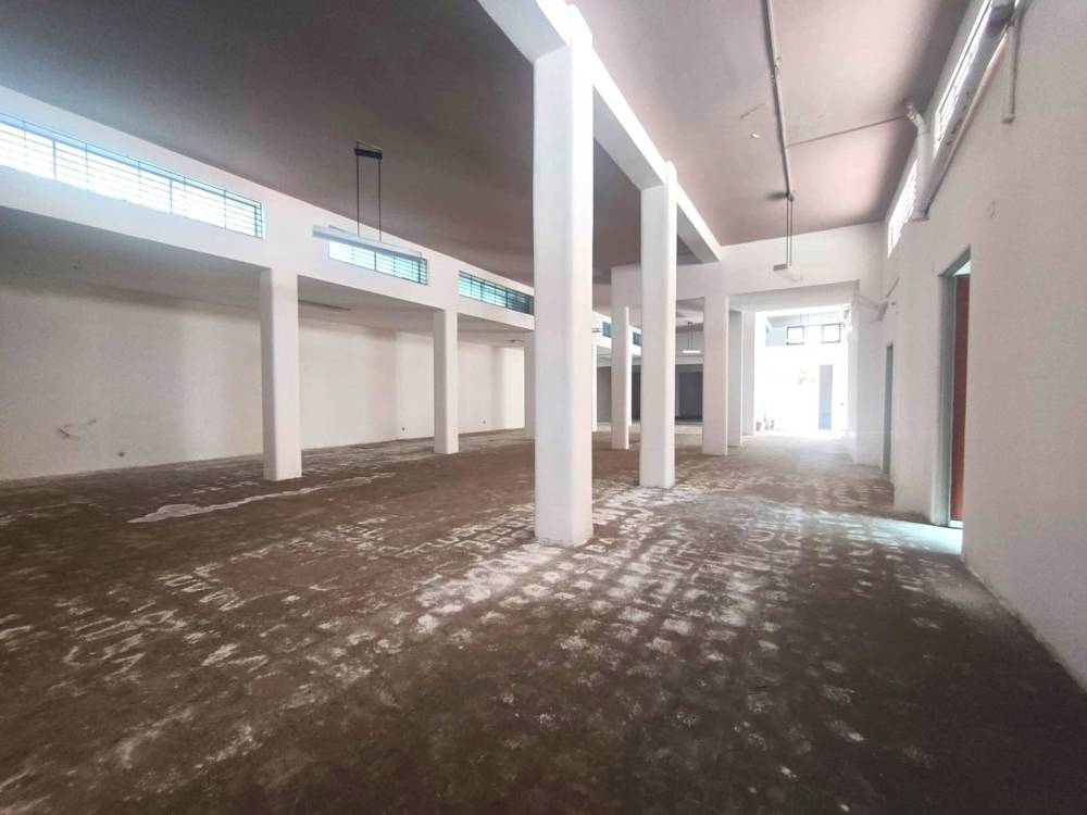 locale commerciale in vendita a Gravina di Catania