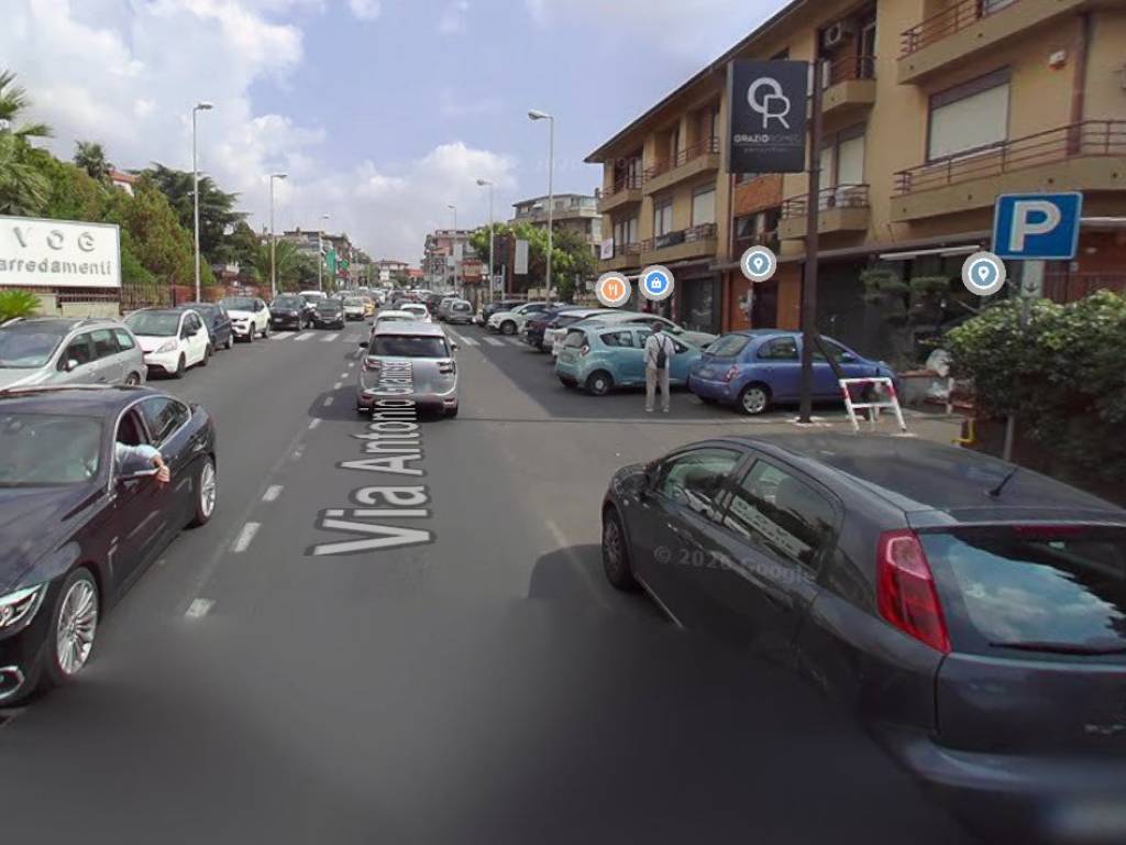 negozio in vendita a Gravina di Catania