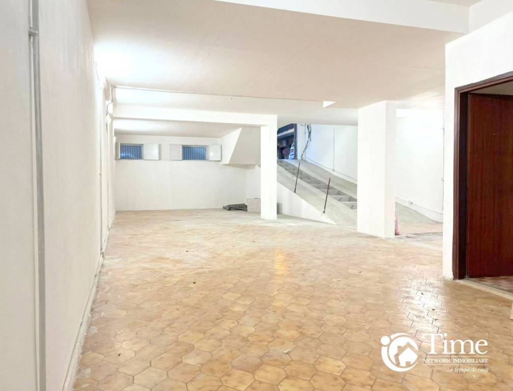 locale commerciale in vendita a Gravina di Catania