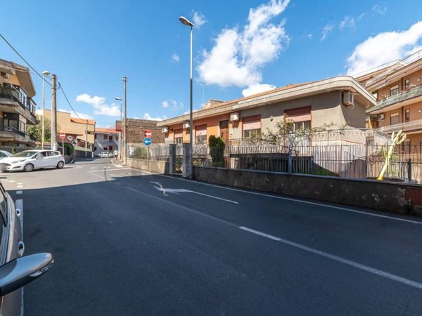 casa indipendente in vendita a Gravina di Catania