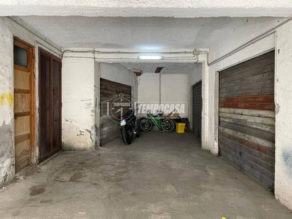 locale di sgombero in vendita a Gravina di Catania