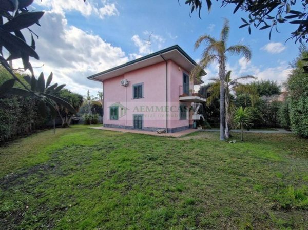 casa indipendente in vendita a Gravina di Catania