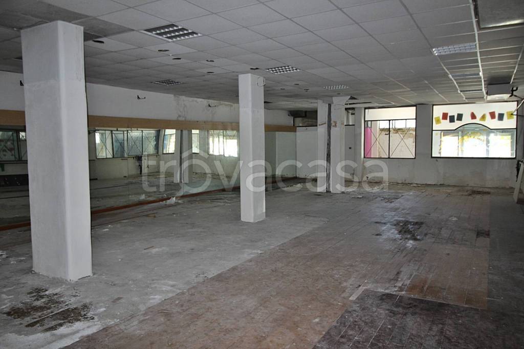 negozio in vendita a Gravina di Catania