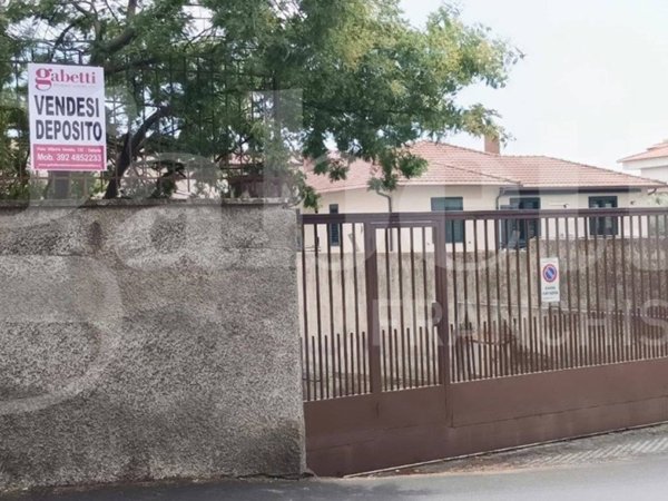 locale commerciale in vendita a Gravina di Catania