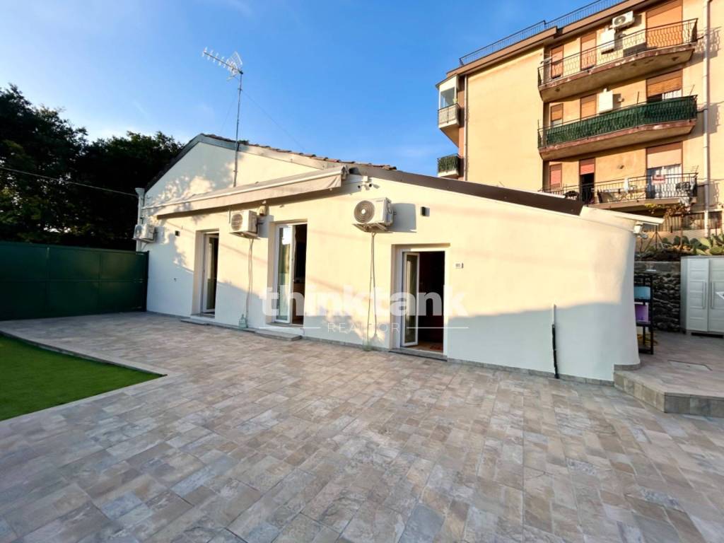 casa indipendente in vendita a Gravina di Catania