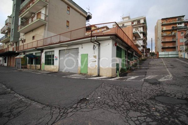 negozio in vendita a Gravina di Catania