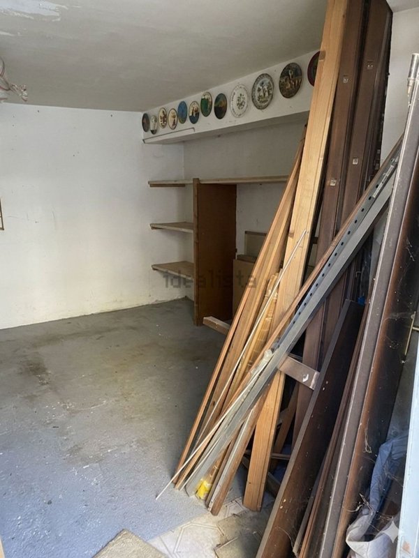 locale di sgombero in vendita a Gravina di Catania