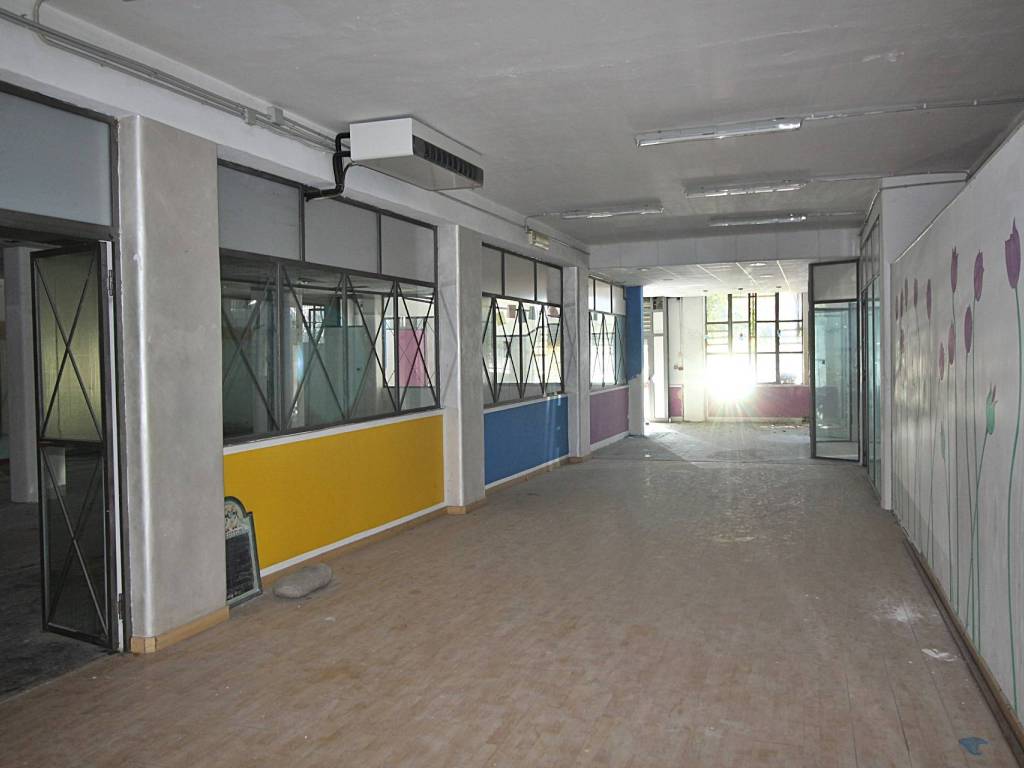 locale commerciale in vendita a Gravina di Catania