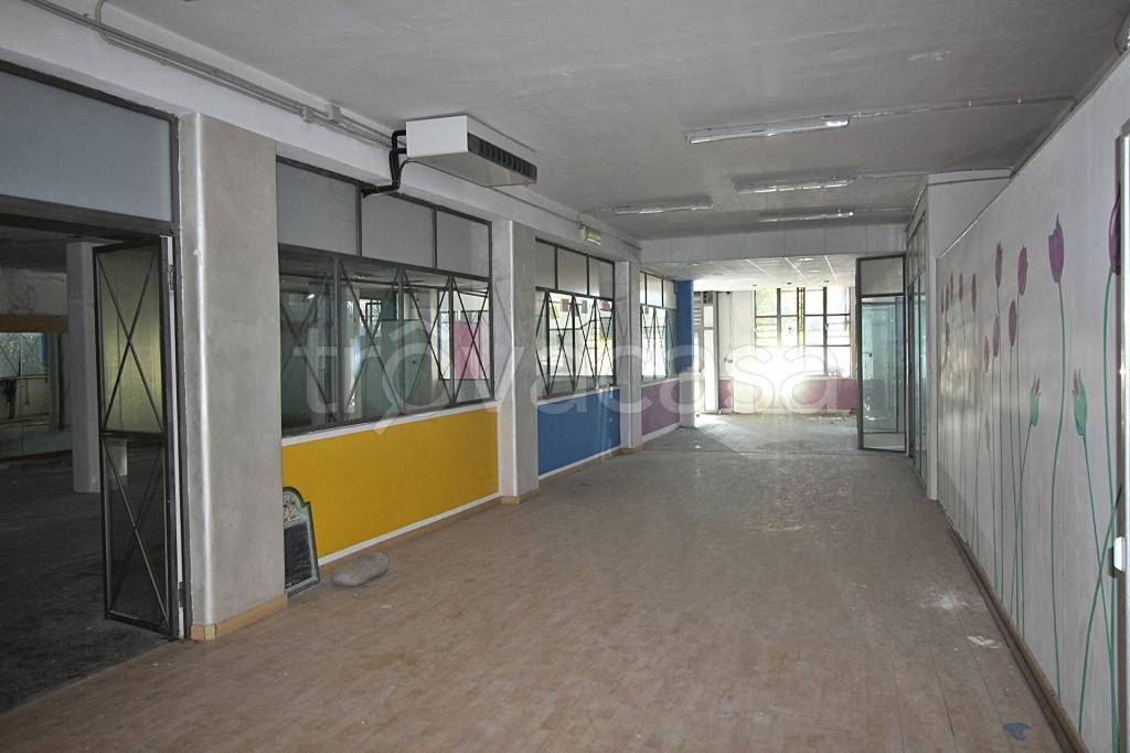 locale commerciale in vendita a Gravina di Catania