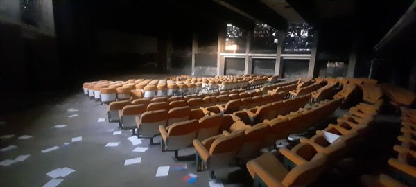 locale commerciale in vendita a Gravina di Catania