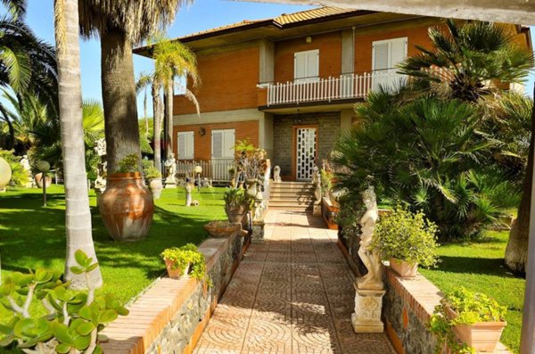 casa indipendente in vendita a Gravina di Catania