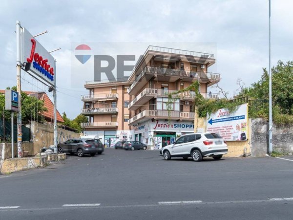 negozio in vendita a Gravina di Catania